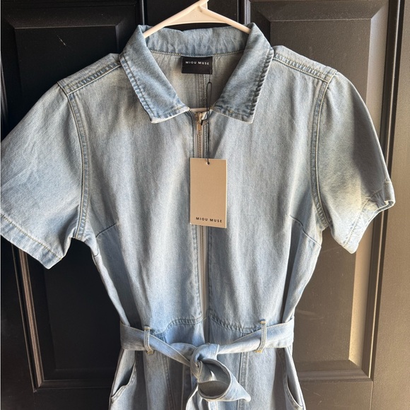 NWT MIOU MUSE BLUE JEAN BEAUTY LIGHT WASH DEMIN ZIP FRONT JUMPSUIT Size Medium - Picture 8 of 15